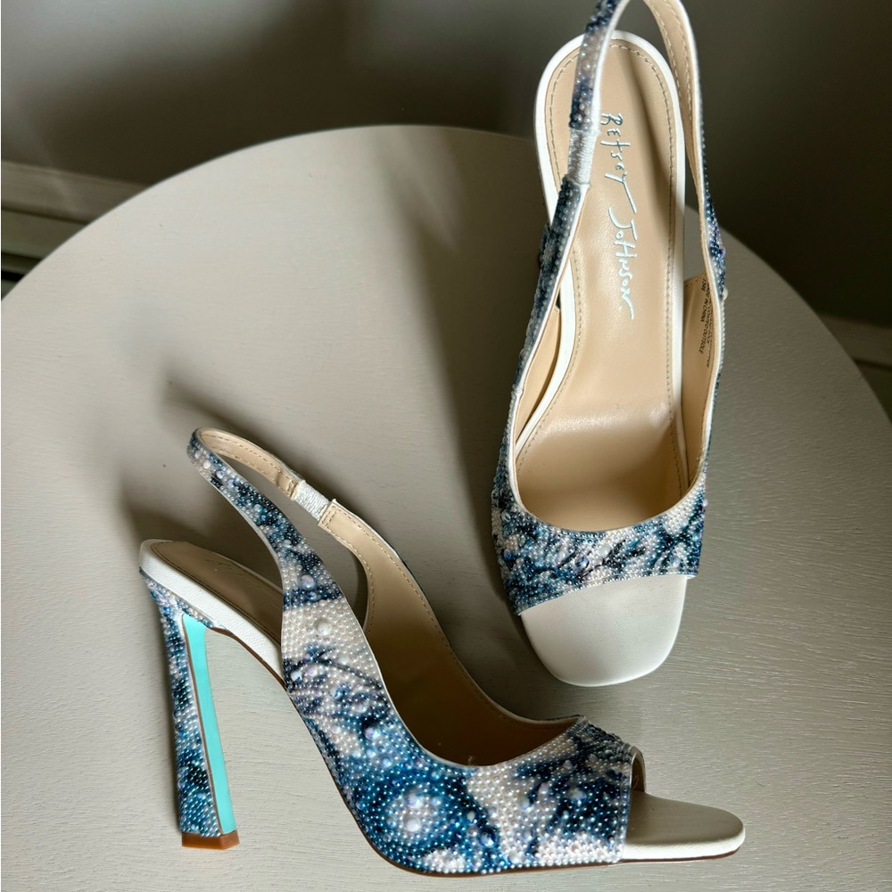 Betsey Johnson Mina pump